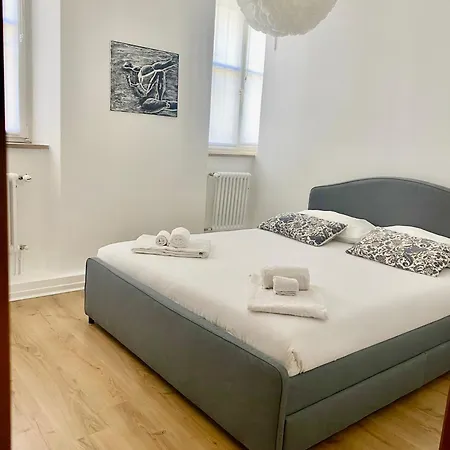 Piazza Garibaldi Eleganti Con Sauna דירה *